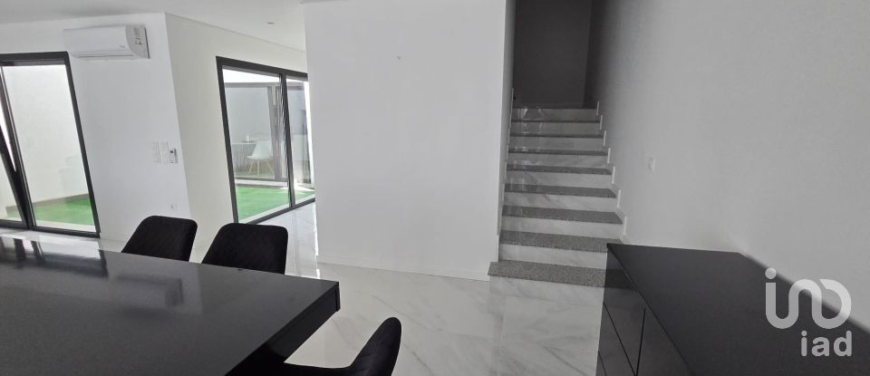 Maison T3 à Louredo de 271 m²