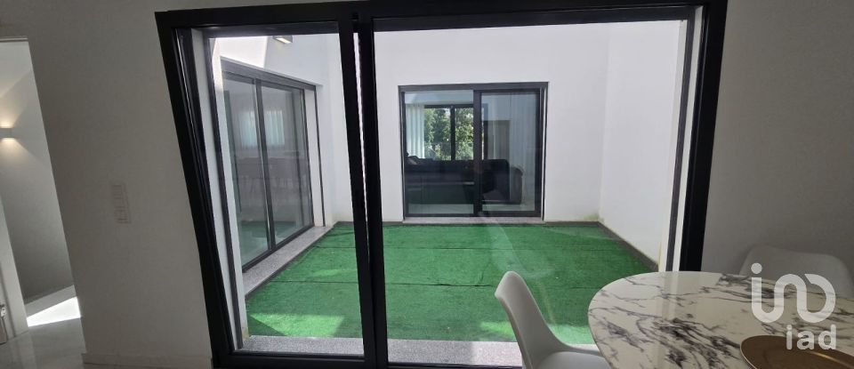 Maison T3 à Louredo de 271 m²