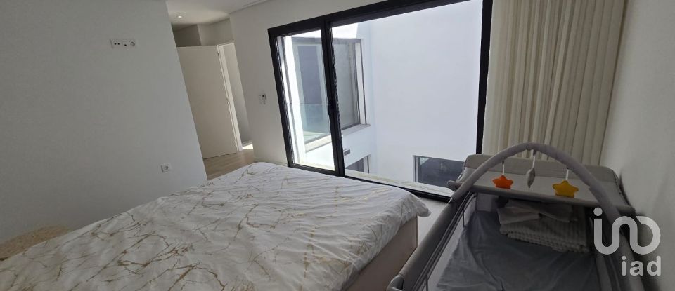 Maison T3 à Louredo de 271 m²