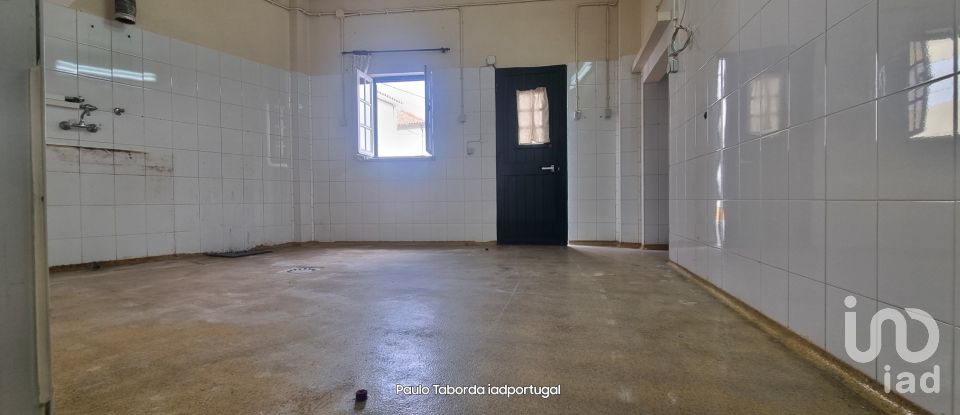 Shop / premises commercial in Tolosa of 158 m²