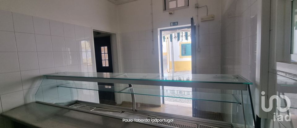 Shop / premises commercial in Tolosa of 158 m²