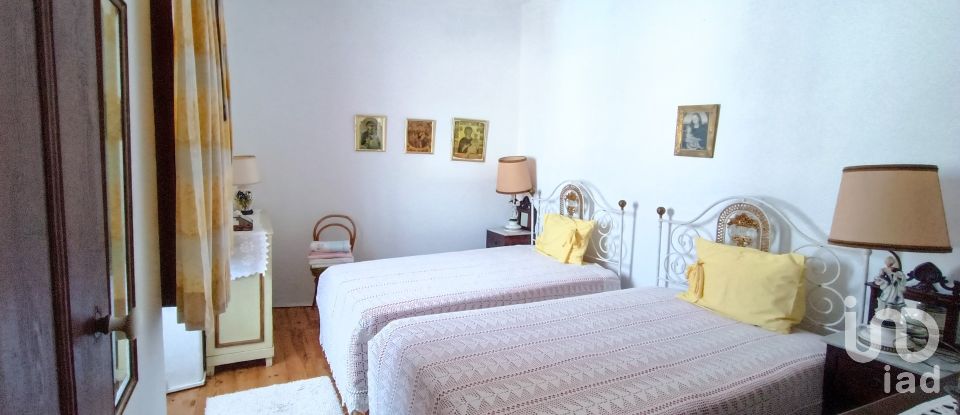 Moradia T3 em Miragaia e Marteleira de 382 m²