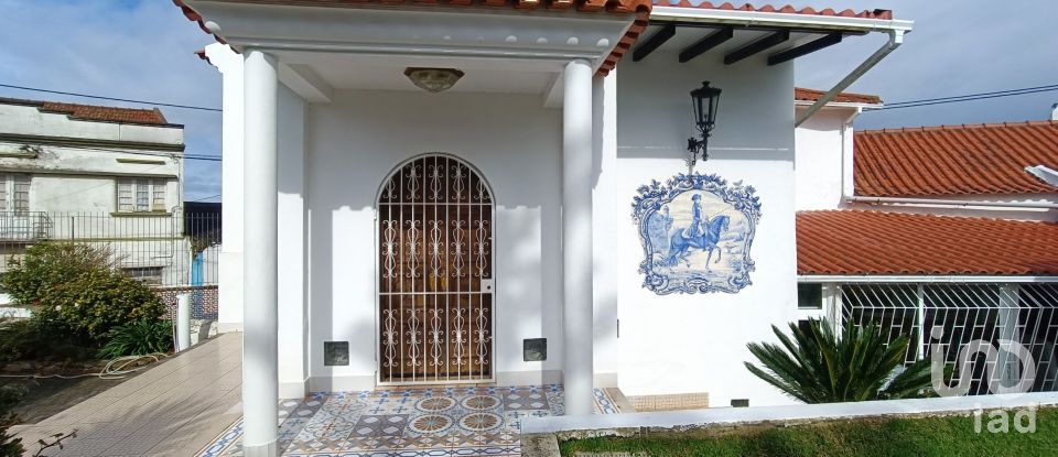 Moradia T3 em Miragaia e Marteleira de 382 m²