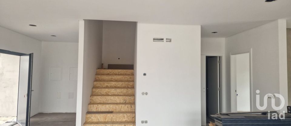 Maison T3 à Porto de Mós - São João Baptista e São Pedro de 200 m²