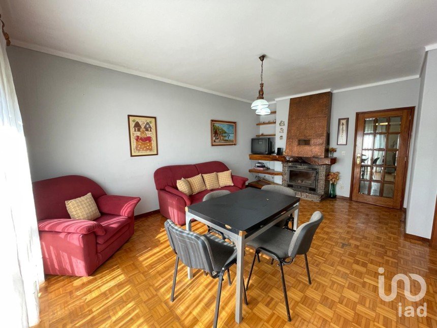 Apartment T3 in Barcelos, Vila Boa e Vila Frescainha (São Martinho e São Pedro) of 100 m²