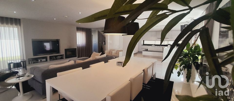 Moradia T3 em Guilhadeses e Santar de 220 m²