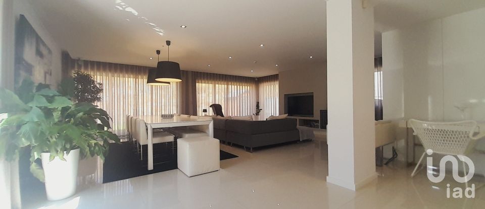 Moradia T3 em Guilhadeses e Santar de 220 m²
