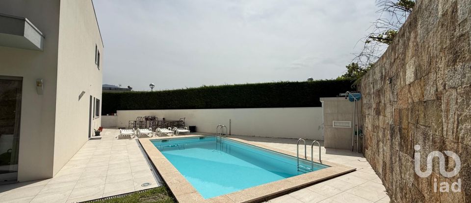 Moradia T3 em Guilhadeses e Santar de 220 m²