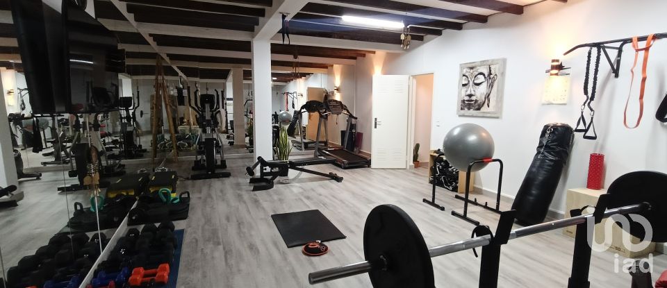 House T4 in Charneca De Caparica E Sobreda of 700 m²