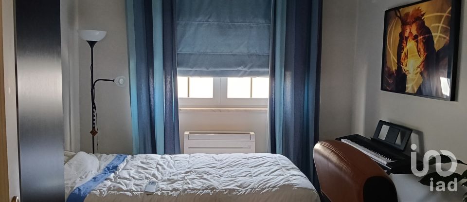 House T4 in Charneca De Caparica E Sobreda of 700 m²