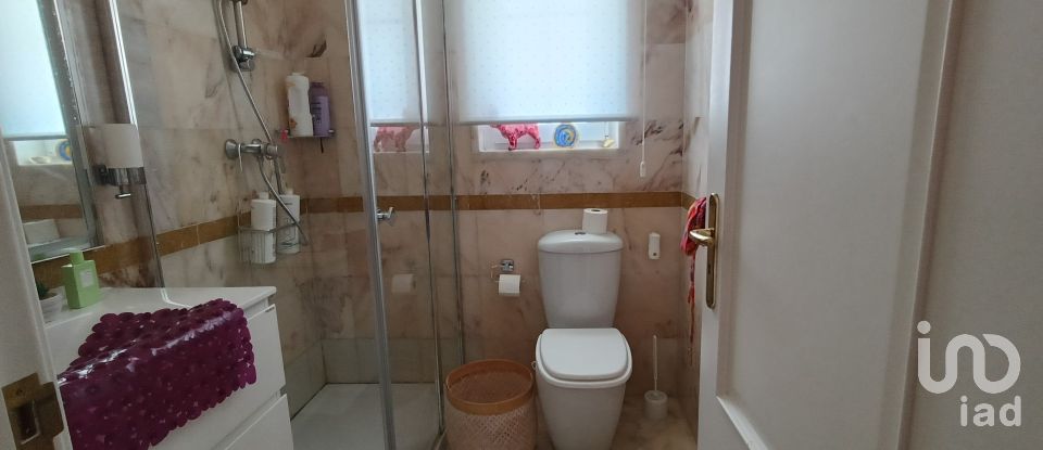 House T4 in Charneca De Caparica E Sobreda of 700 m²