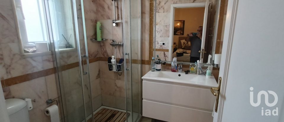 House T4 in Charneca De Caparica E Sobreda of 700 m²