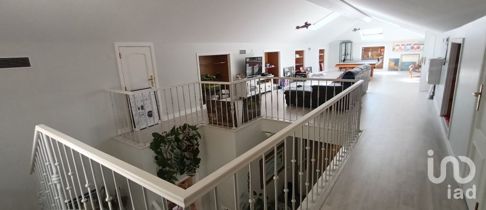 House T4 in Charneca De Caparica E Sobreda of 700 m²