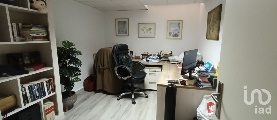 House T4 in Charneca De Caparica E Sobreda of 700 m²