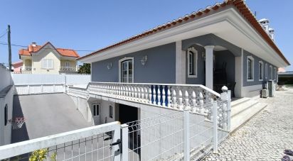Maison T4 à Charneca De Caparica E Sobreda de 700 m²