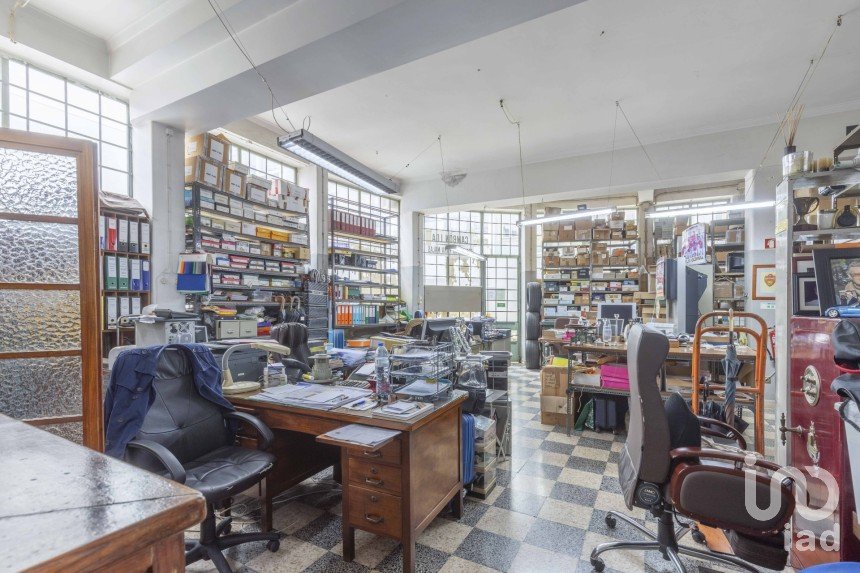 Boutique/Local commercial à Arroios de 181 m²