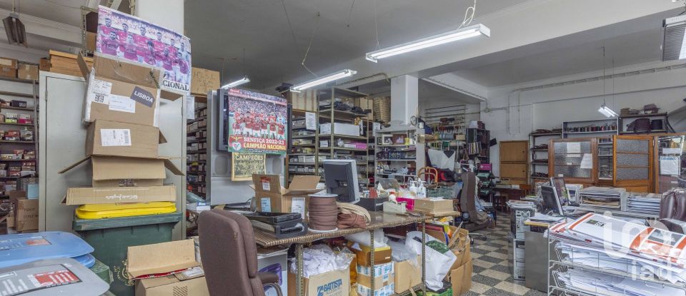 Boutique/Local commercial à Arroios de 181 m²