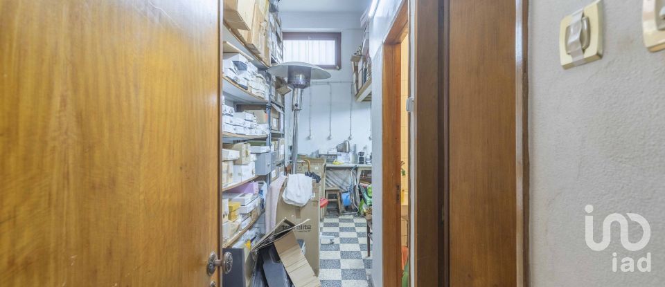 Boutique/Local commercial à Arroios de 181 m²