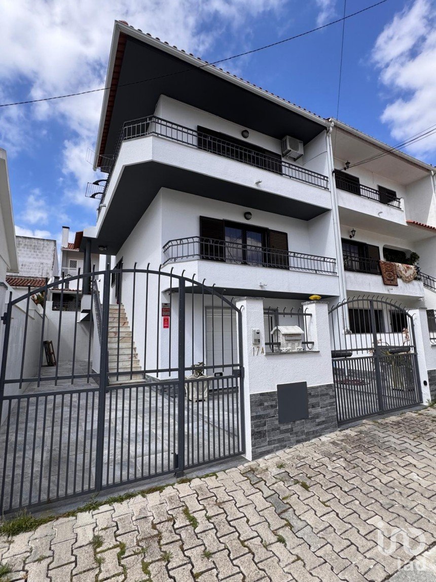 Moradia T3 em Corroios de 154 m²