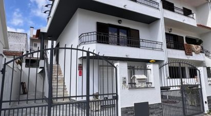 Maison T3 à Corroios de 154 m²