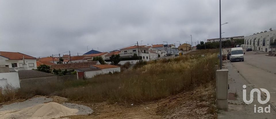 Terreno em Atouguia da Baleia de 217 m²