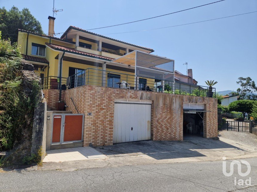 House T5 in Vila e Roussas of 240 m²