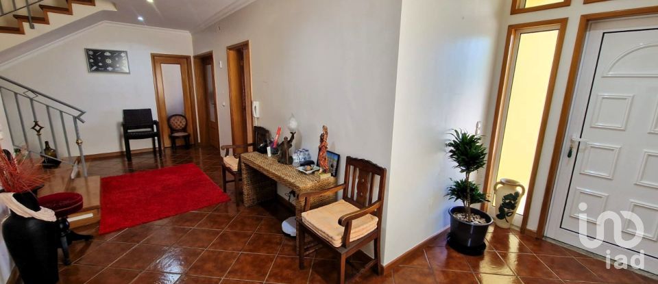 House T5 in Vila e Roussas of 240 m²