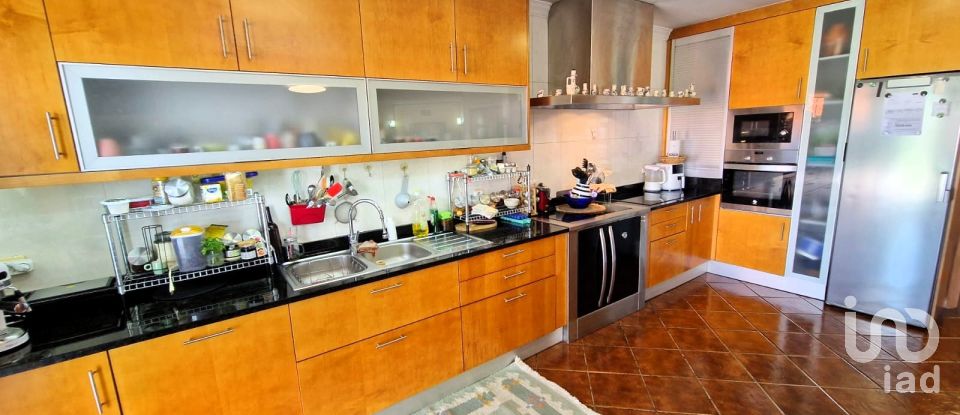 House T5 in Vila e Roussas of 240 m²