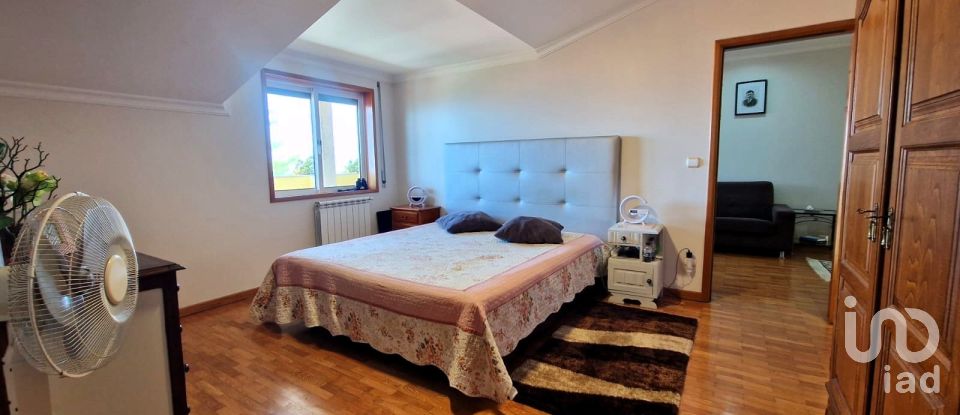 House T5 in Vila e Roussas of 240 m²