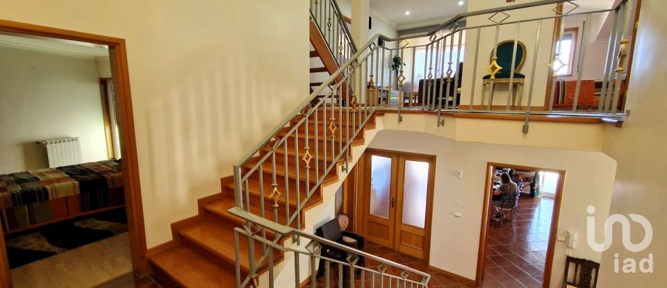 House T5 in Vila e Roussas of 240 m²