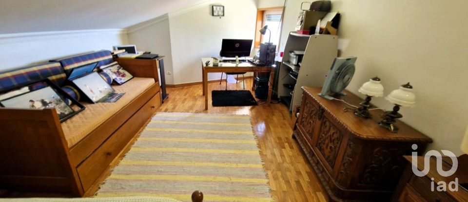 House T5 in Vila e Roussas of 240 m²