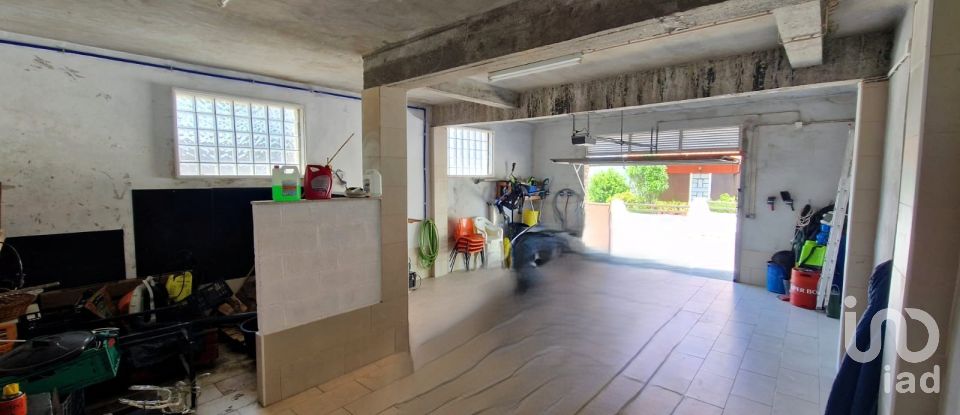 House T5 in Vila e Roussas of 240 m²