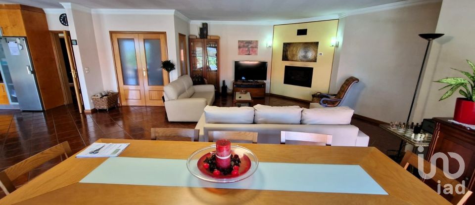 House T5 in Vila e Roussas of 240 m²