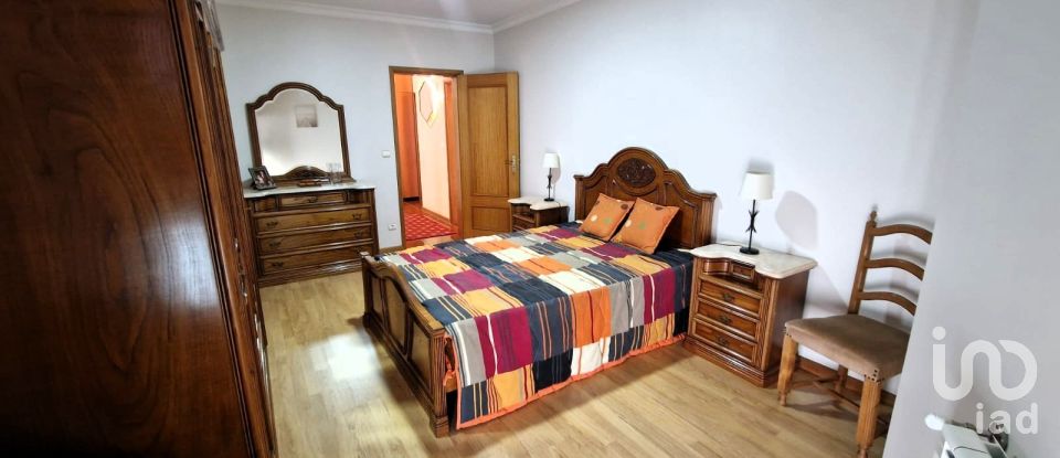 House T5 in Vila e Roussas of 240 m²