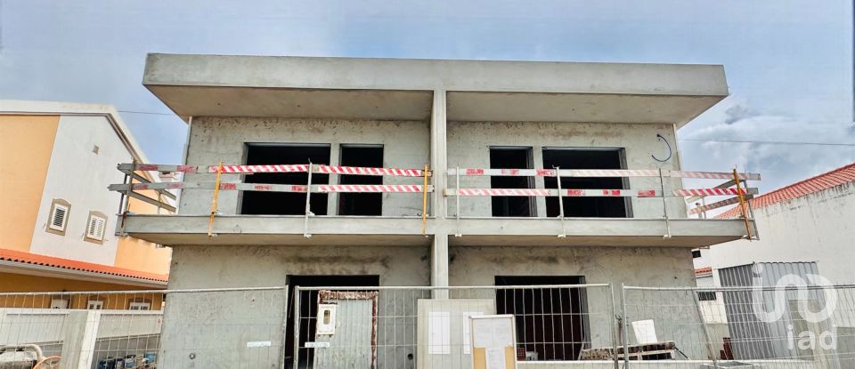 Moradia T3 em Fernão Ferro de 151 m²