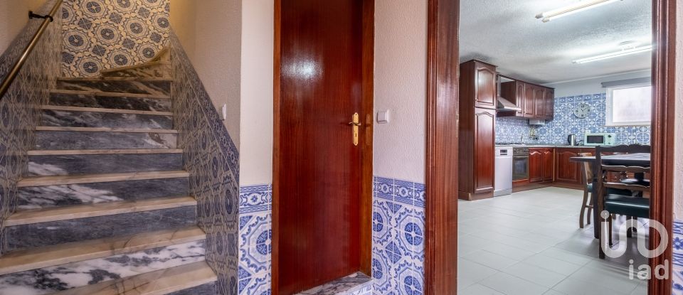 House T4 in Cativelos of 180 m²