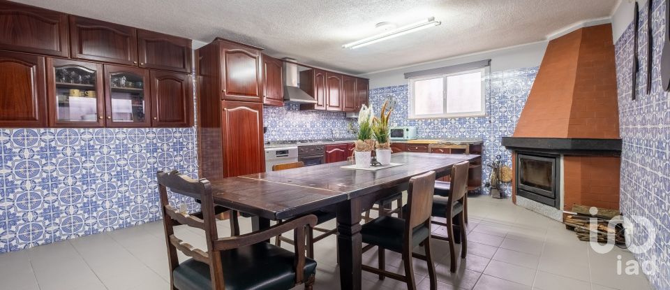 House T4 in Cativelos of 180 m²