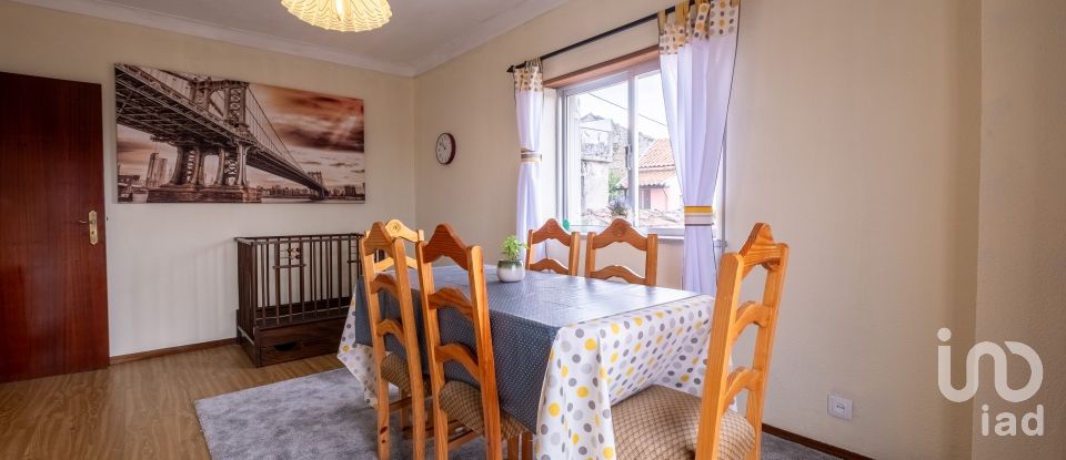 House T4 in Cativelos of 180 m²