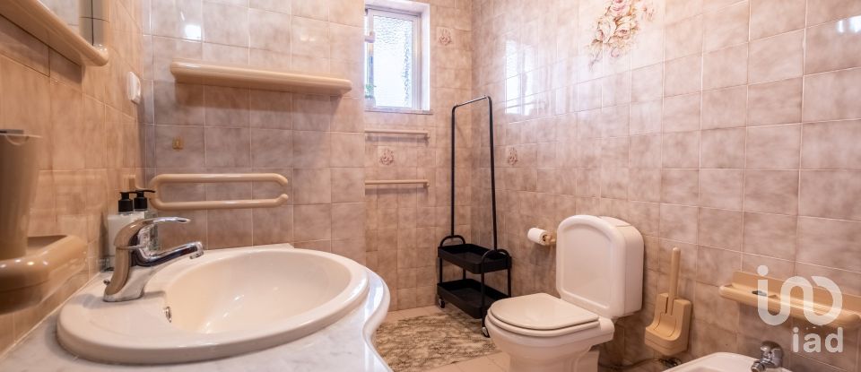 House T4 in Cativelos of 180 m²