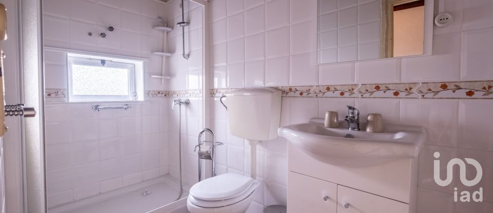 House T4 in Cativelos of 180 m²