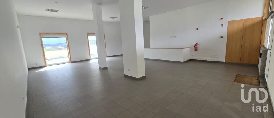 Loja / Estabelecimento Comercial em Vila meã de 237 m²