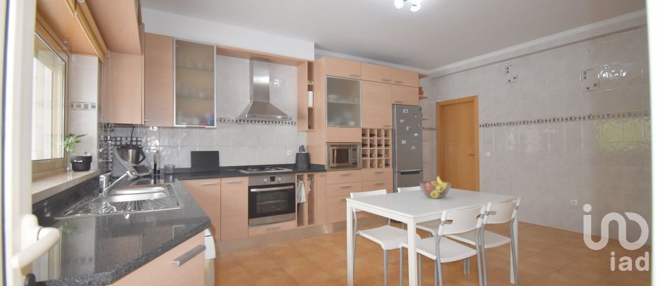 House T4 in Avelar of 258 m²