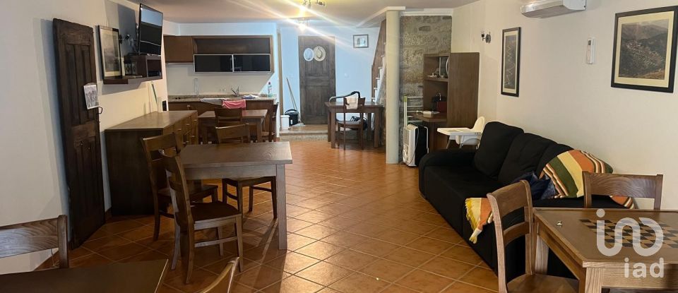 House T4 in Carvalhais e Candal of 275 m²