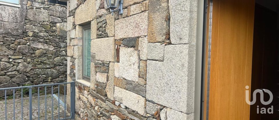 House T4 in Carvalhais e Candal of 275 m²