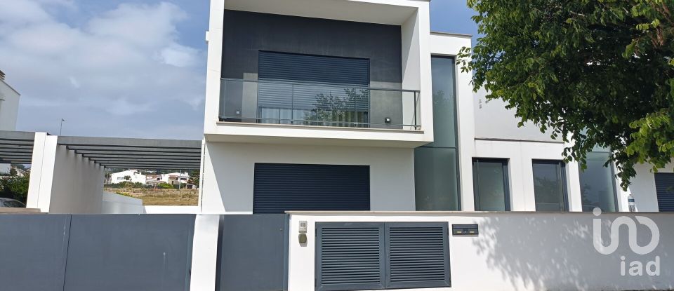 Moradia T3 em Tornada e Salir do Porto de 142 m²