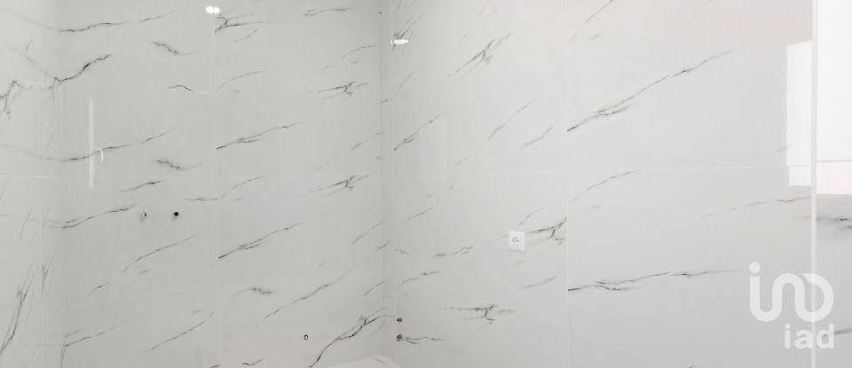 Moradia T4 em Atouguia da Baleia de 295 m²