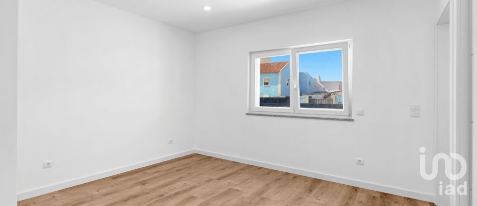 Moradia T4 em Atouguia da Baleia de 295 m²