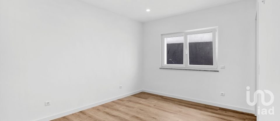 Moradia T4 em Atouguia da Baleia de 295 m²