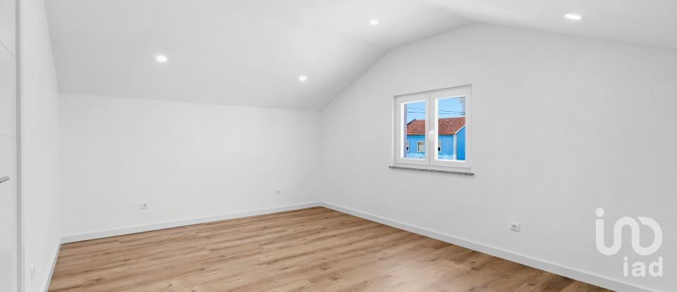 Moradia T4 em Atouguia da Baleia de 295 m²