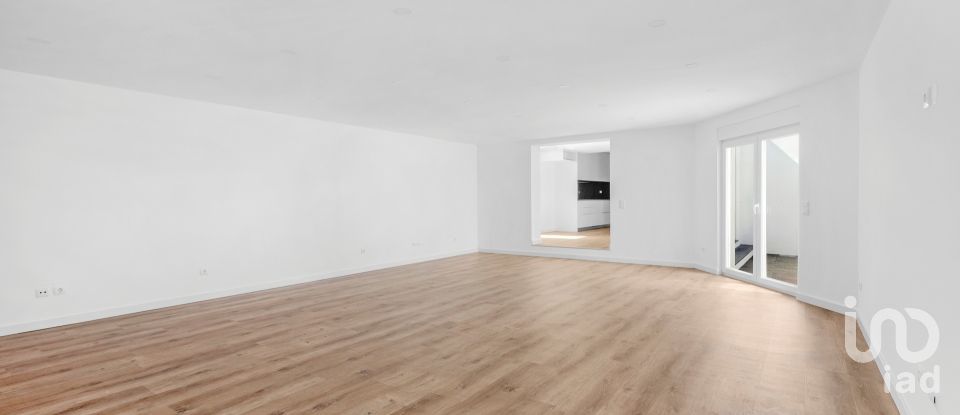 Moradia T4 em Atouguia da Baleia de 295 m²